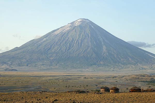 Mt-Oldonyo-Lengai-vulcano